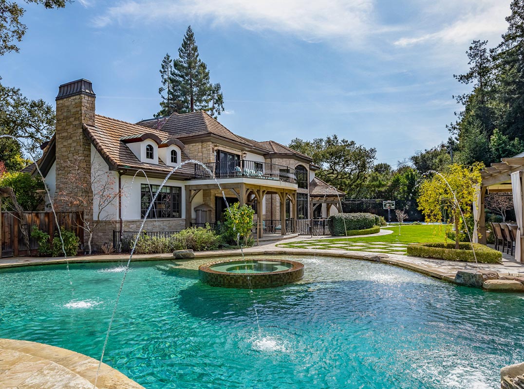  5-Star Resort Living with World-Class Amenities Inside & Out